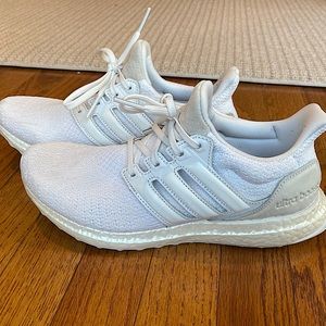 White Adidas Ultraboost with light grey suede accent, size 8